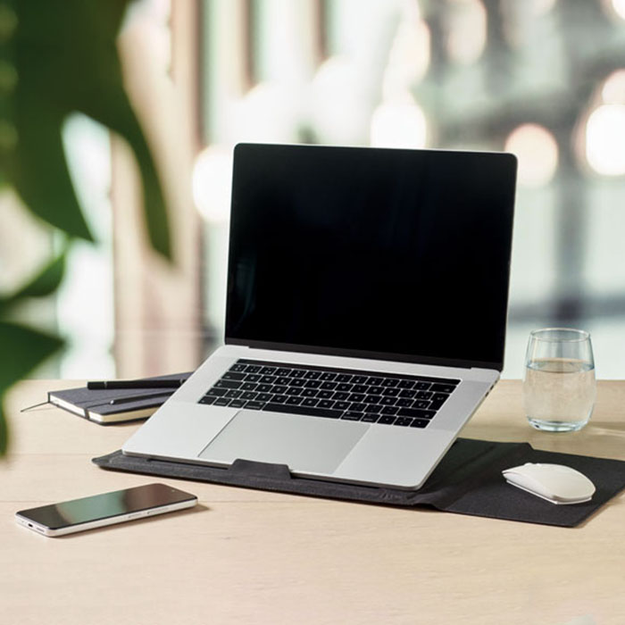 Milton 16 inch felt laptop sleeve. (4)